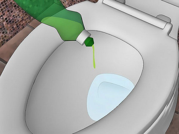 Cách thông bồn cầu bằng nước rửa chén cực nhanh